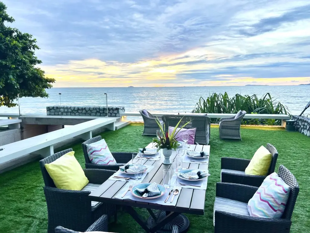 The Art of Disconnection: A Guide to the Ultimate Digital Detox 3 The private pool and garden of the Luxury Pool Villa in Najomtien an ideal setting for a digital detox in Thailand